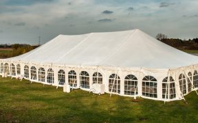 W jaki sposob zapewnic latem komfortowa temperature w namiocie imprezowym – poradnik